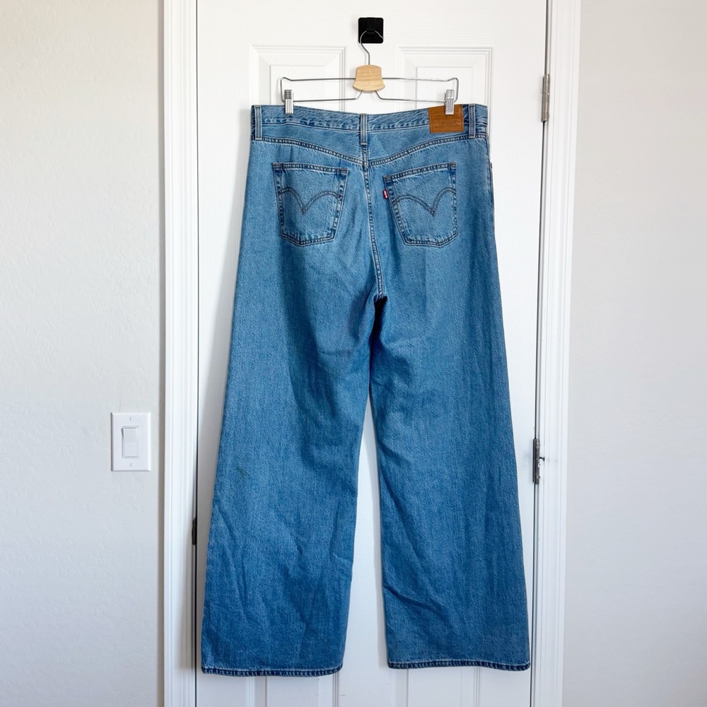 Levi's Premium Ribcage Wide-Leg Jeans in Far and Wide Medium Wash Size 33 - Picture 12 of 16